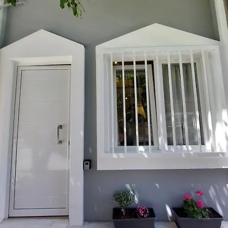 Urban Minimalistic Maisonette! Athen